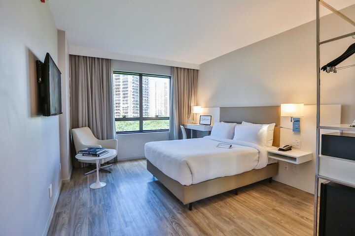 Room 10 of 141