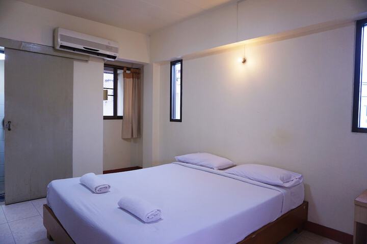 Room 6 of 25