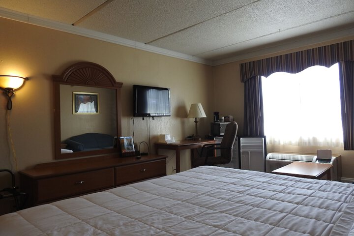 Room 8 of 34