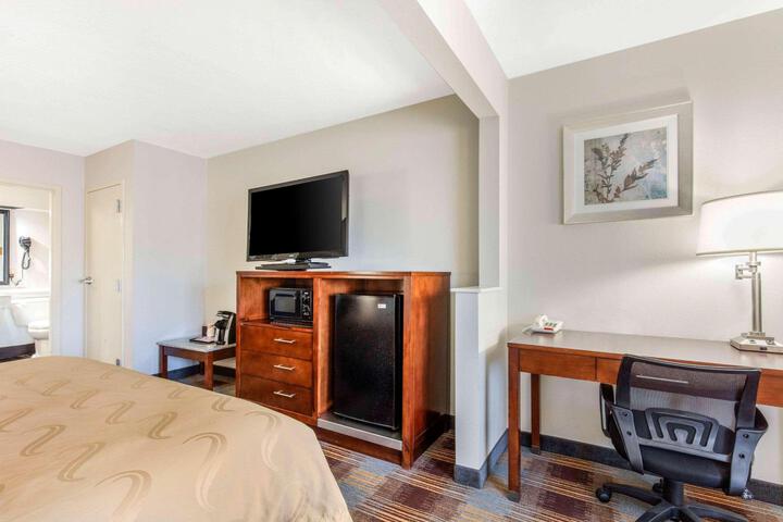 1 King Bed (7 of 9)