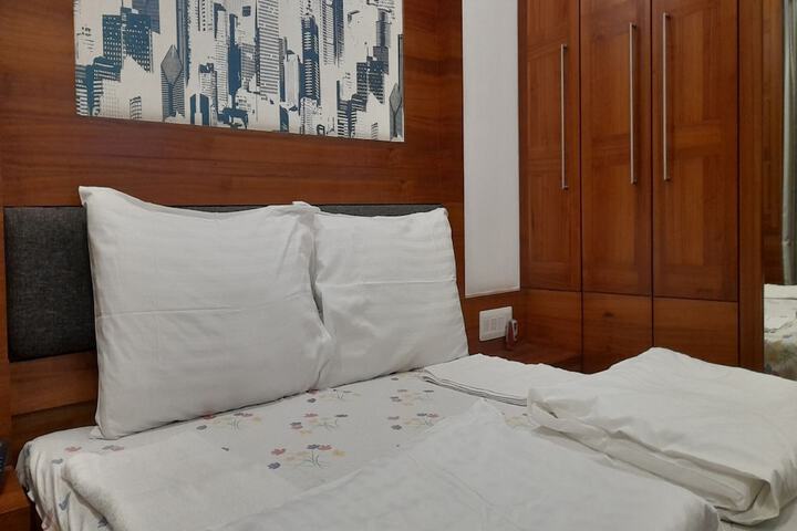 Room 44 of 171