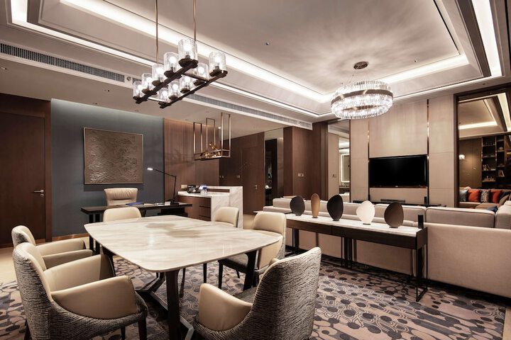 Room 15 of 61
