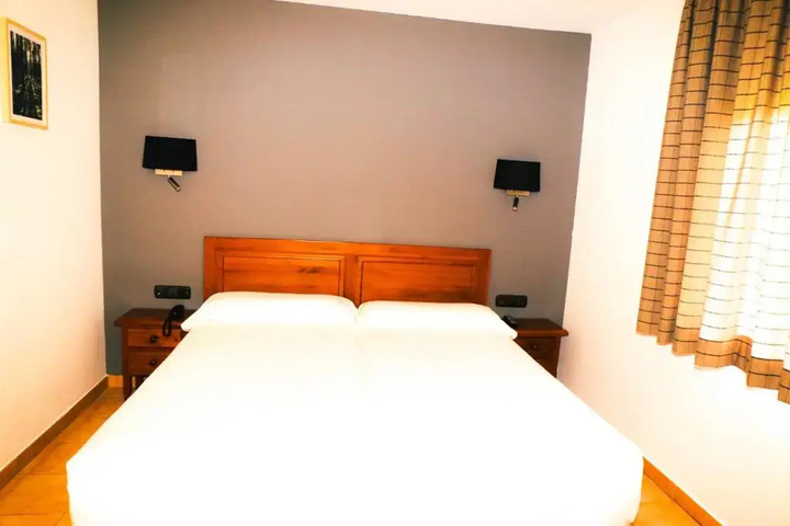 Room 8 of 11