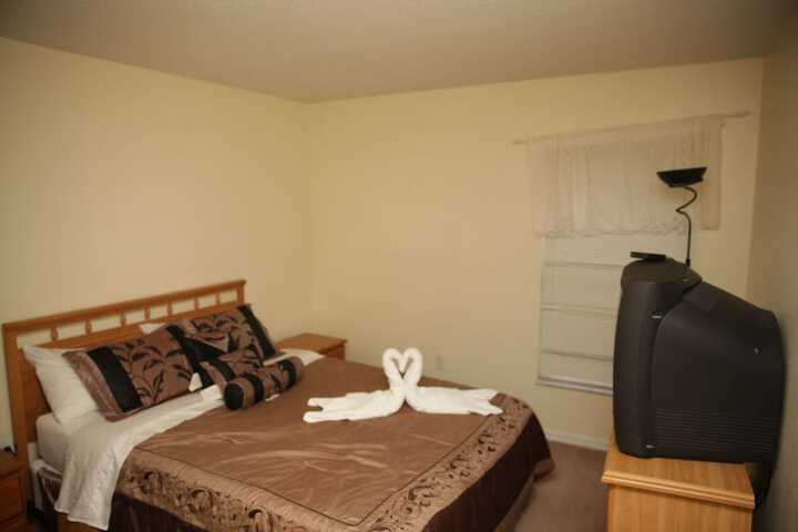 Room 9 of 25