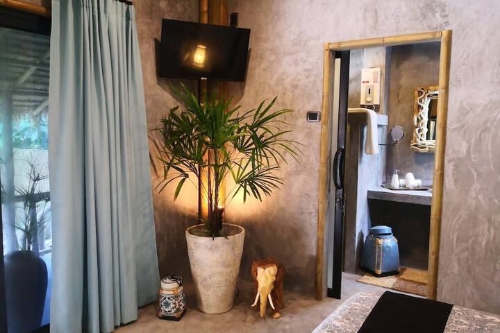 Room 5 of 74