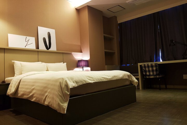 Room 1 of 13