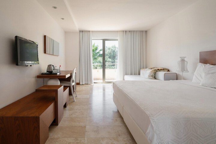 Room 44 of 189