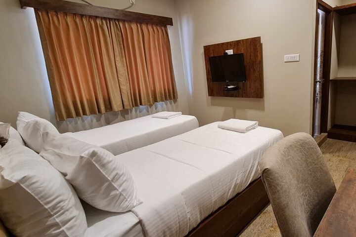 Room 9 of 32