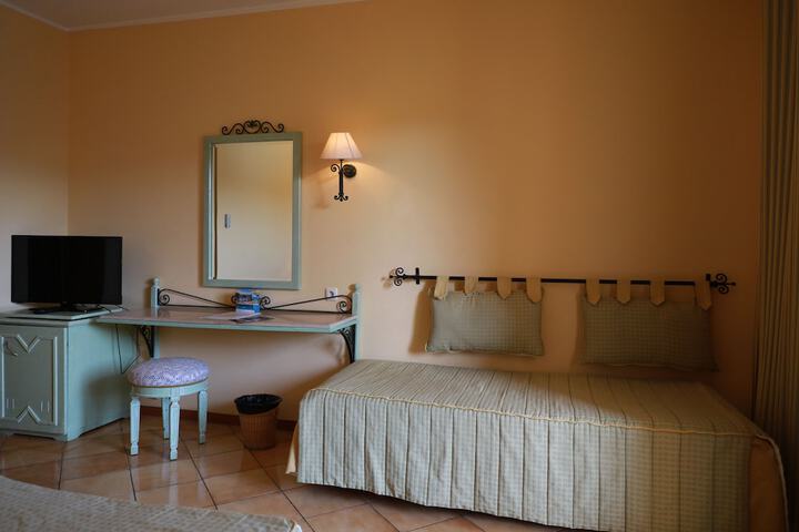 Room 5 of 38
