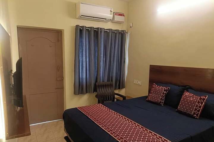 Room 7 of 16