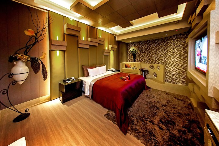 Room 3 of 63