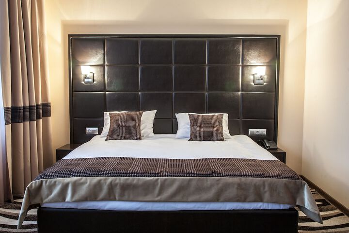 Room 8 of 32