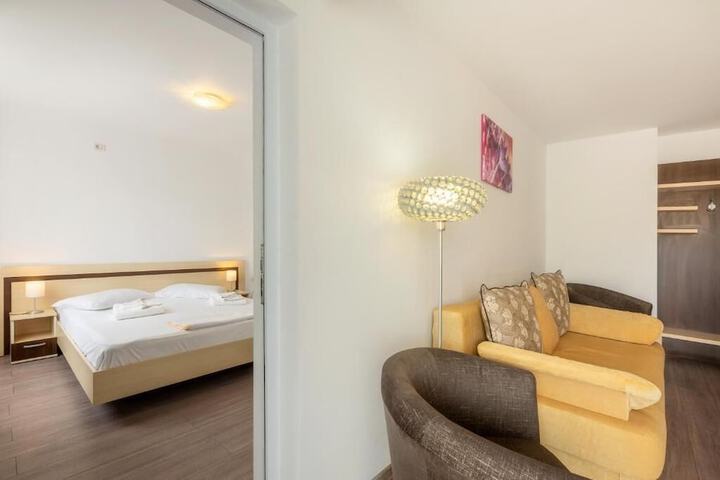 Room 5 of 19