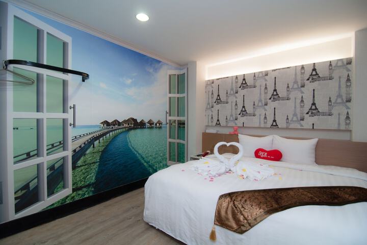 Room 5 of 15