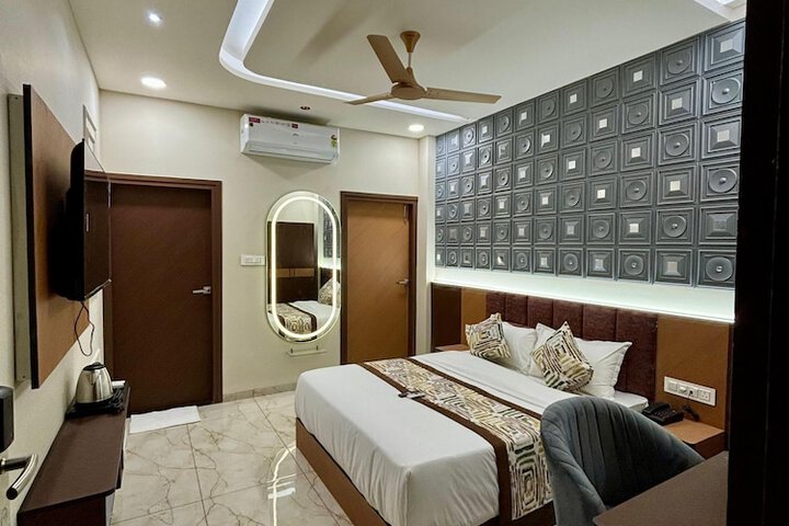 Room 4 of 19