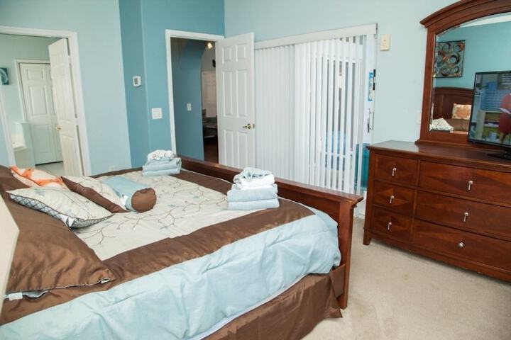 Room 10 of 36