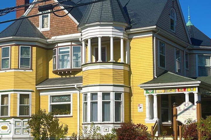 Hotel Exterior 33 of 35