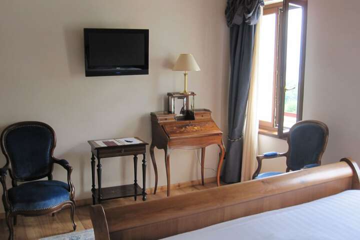 Room 3 of 33