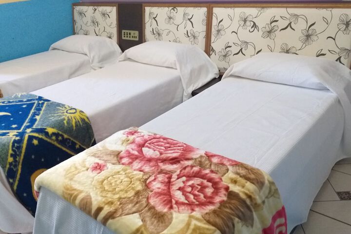 Room 3 of 32