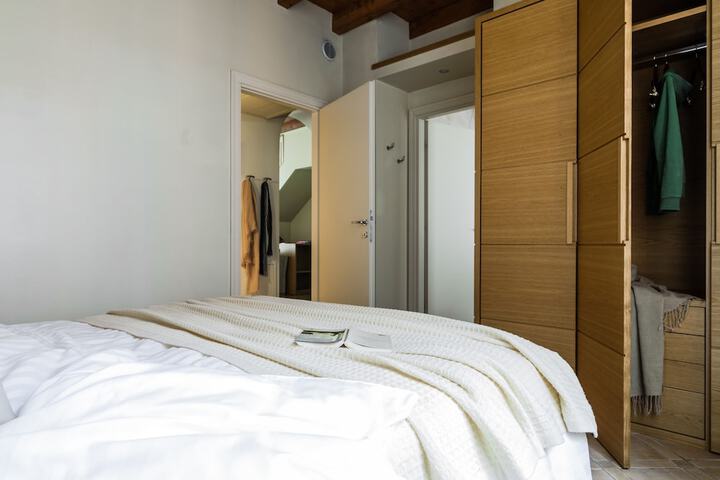 Room 10 of 92