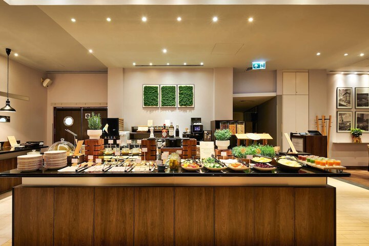 Breakfast/Coffee Service 96 of 160