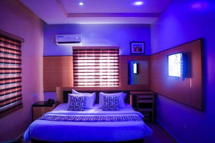 Room 9 of 42