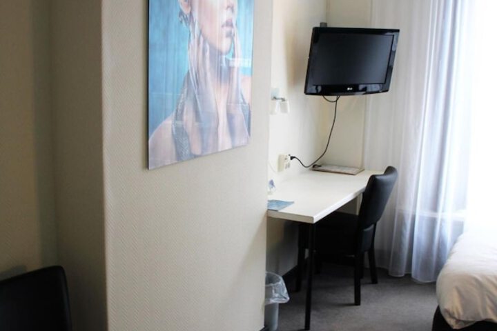 Room 19 of 33