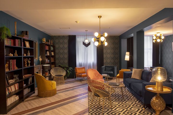 Lounge 39 of 44