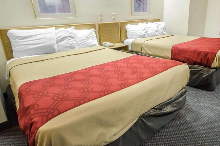 2 Double Beds (13 of 13)
