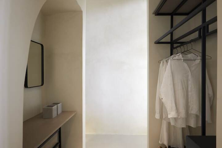 Room 17 of 100