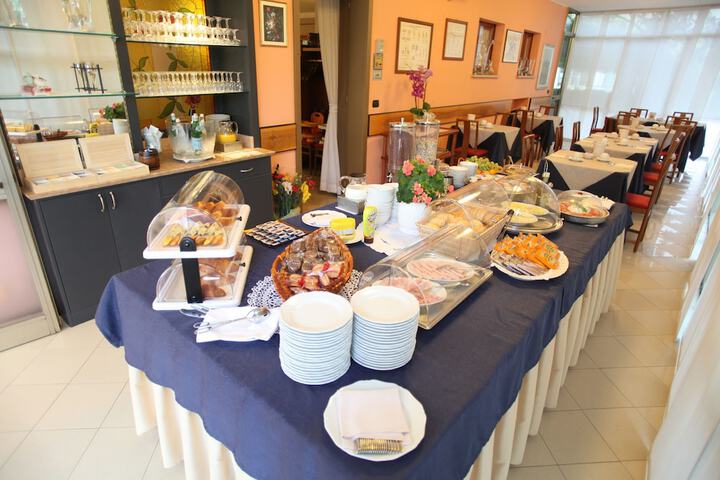 Dining 48 of 67