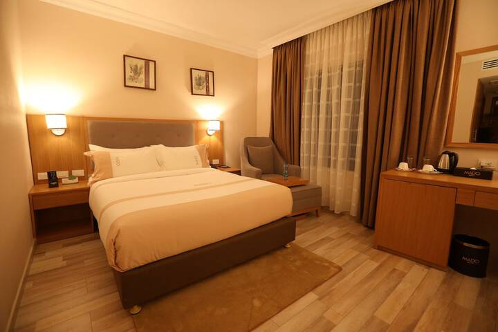 Room 5 of 163