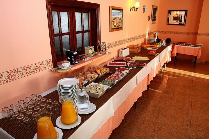 Breakfast/Coffee Service 32 of 55