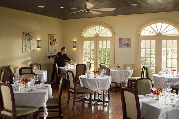 Dining 79 of 103