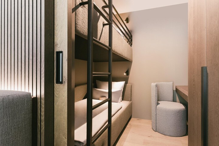 Room 15 of 158