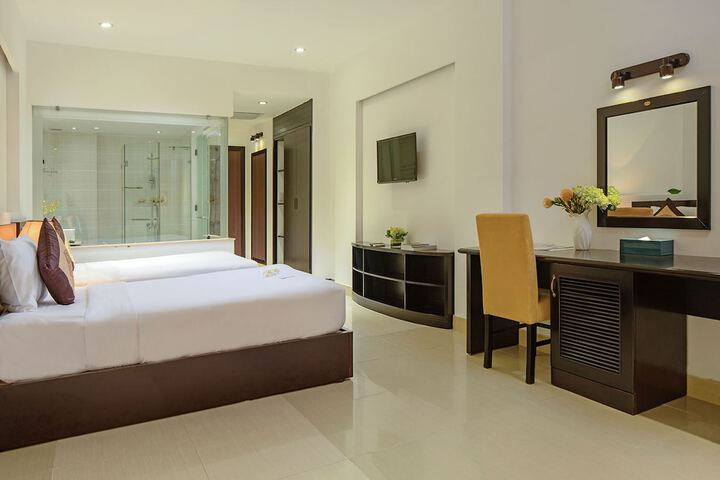 Room 14 of 80