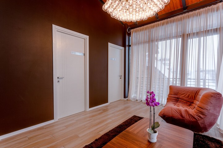 Room 10 of 29