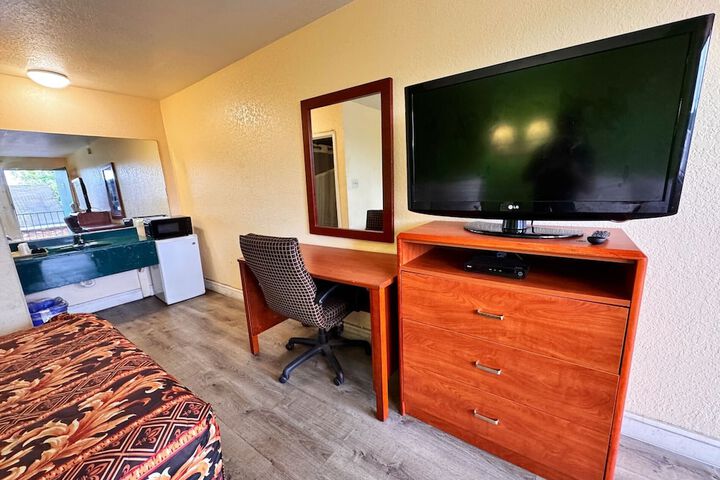 Room 13 of 24