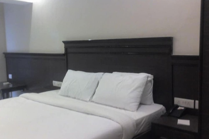 Room 2 of 48