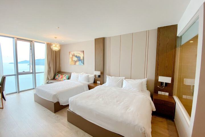 Room 15 of 37