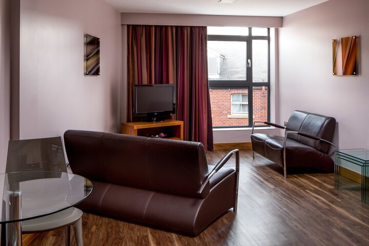 Room 6 of 30