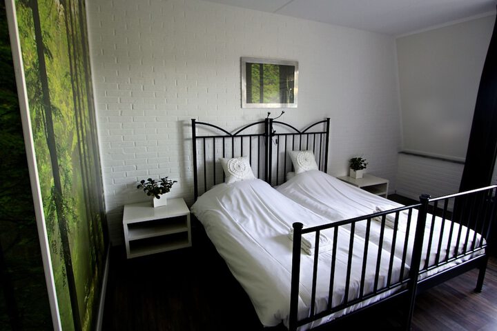 Room 9 of 25