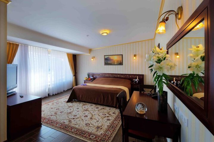 Room 11 of 38