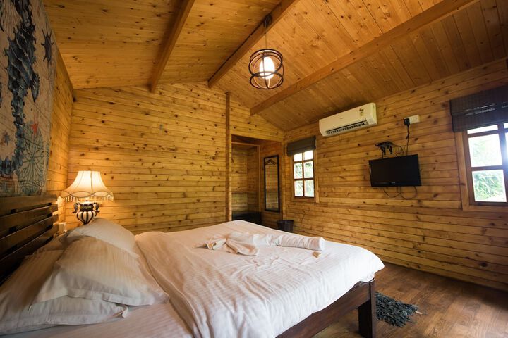 Room 45 of 193