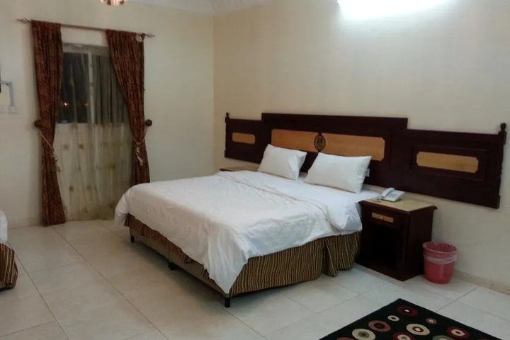 Room 4 of 27
