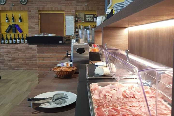 Dining 14 of 18