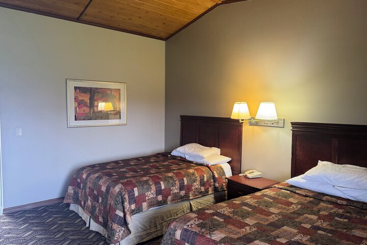 2 Queen Beds (8 of 13)