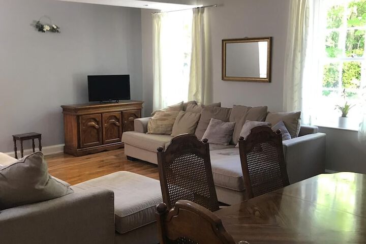 Lounge 18 of 27