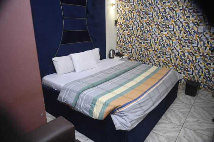 Room 32 of 63