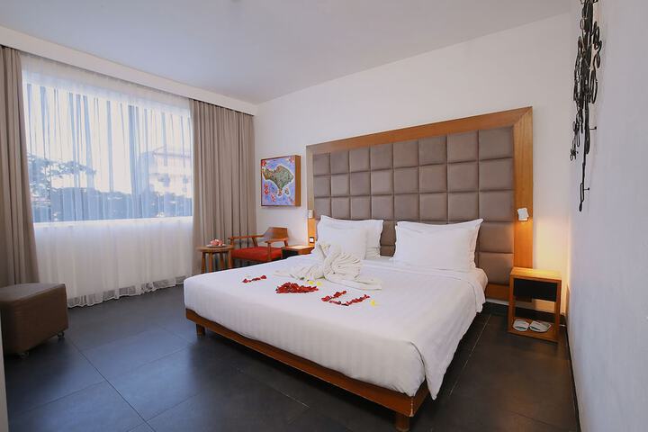Room 3 of 94